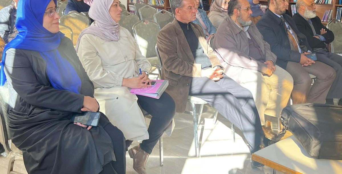 محاضرة بيئية عامة بمكتبة كلية التقنية الطبية بجامعة طرابلس.