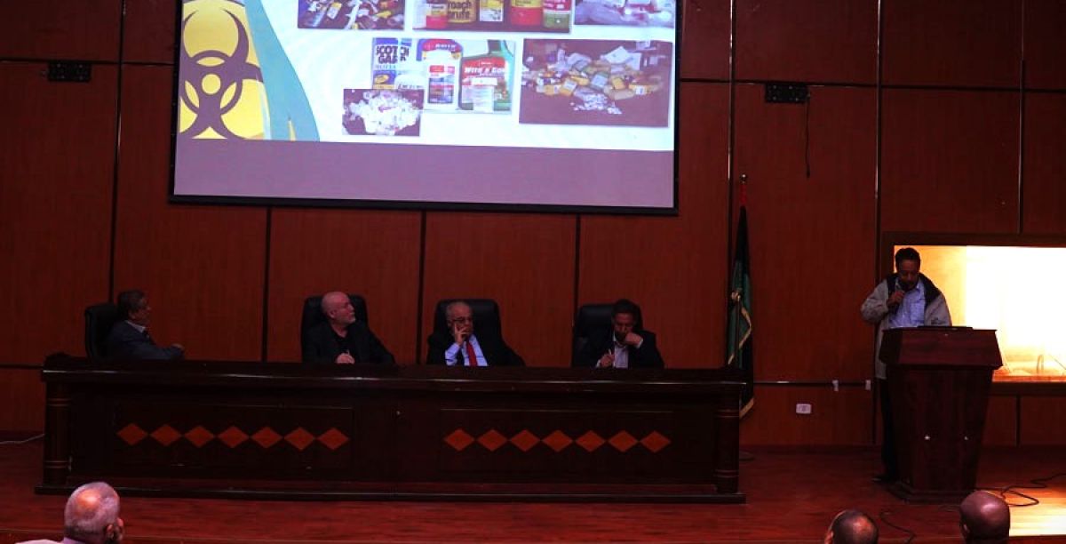 محاضرة بيئية حول الأضرار الصحية والبيئية للمخلفات الطبية بمسرح مدينة الزاوية – ليبيا