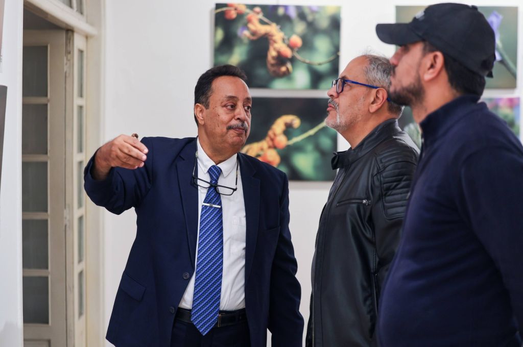 دعوة إلى الجمال: عدسة تكشف ما لا تراه العين
