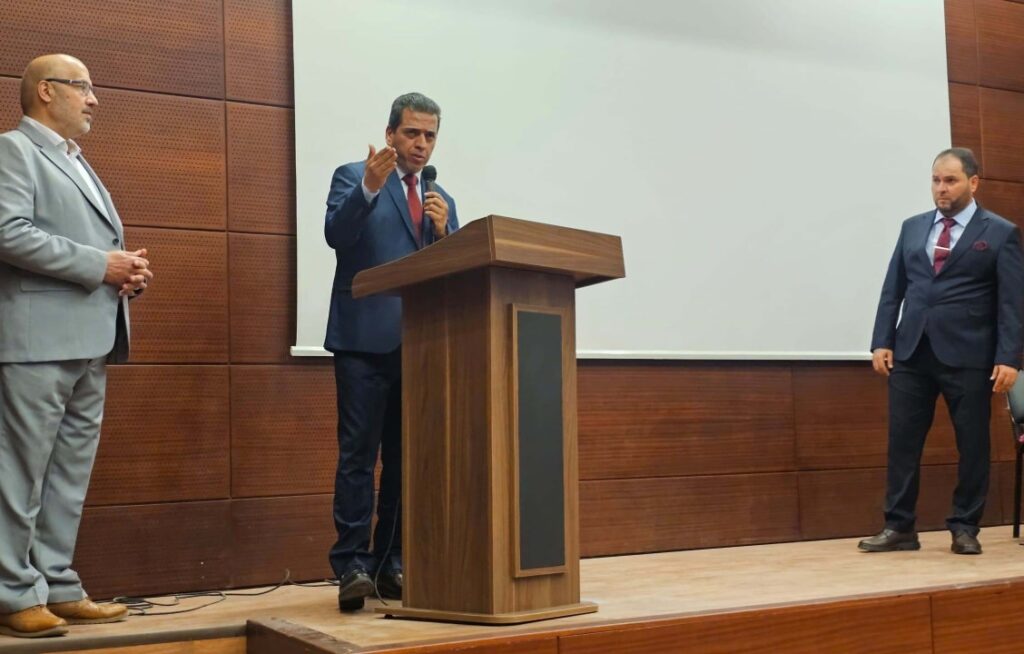 أول مناقشة لرسالة ماجستير ضمن برنامج الدراسات العليا بكلية التقنية الطبية، جامعة طرابلس 2026 10 a007