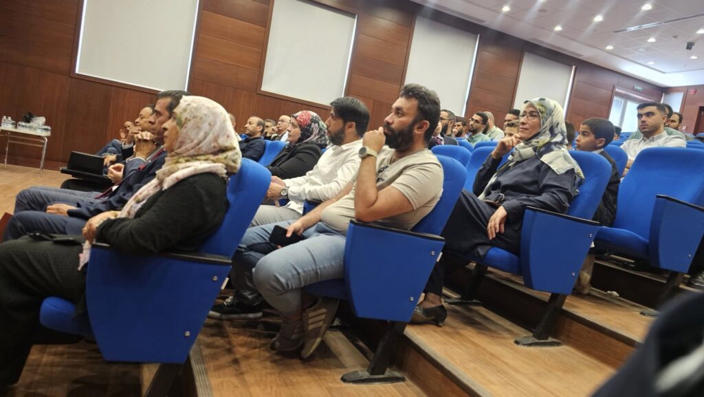 أول مناقشة لرسالة ماجستير ضمن برنامج الدراسات العليا بكلية التقنية الطبية، جامعة طرابلس 2026 11 a008