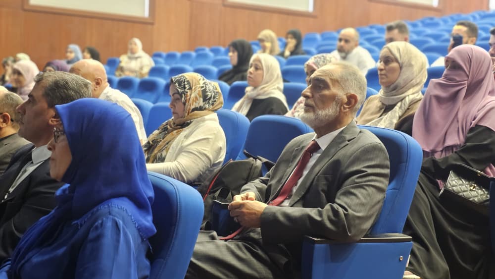 مناقشة رسائل ماجستير لثلاث طلاب بقسم علوم المختبرات الطبية 26 021