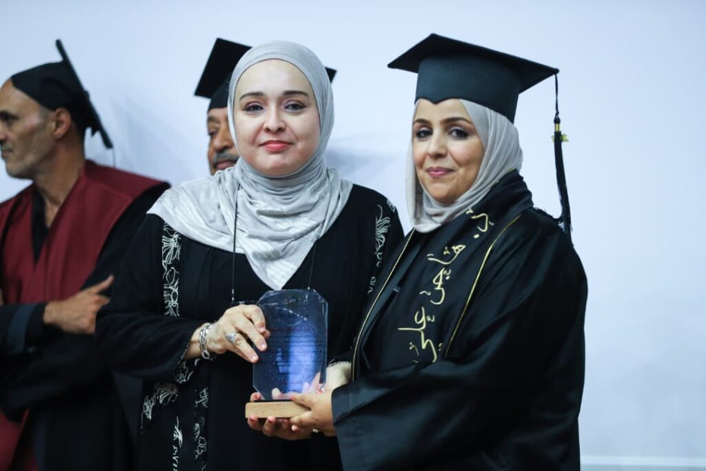مناقشة رسالة الماجستير في تخصص الصحة العلاجية من قسم الصحة العامة، كلية التقنية الطبية. 29 هاجر 033